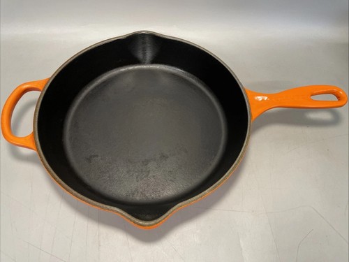 Vintage creuset cast - le, iron